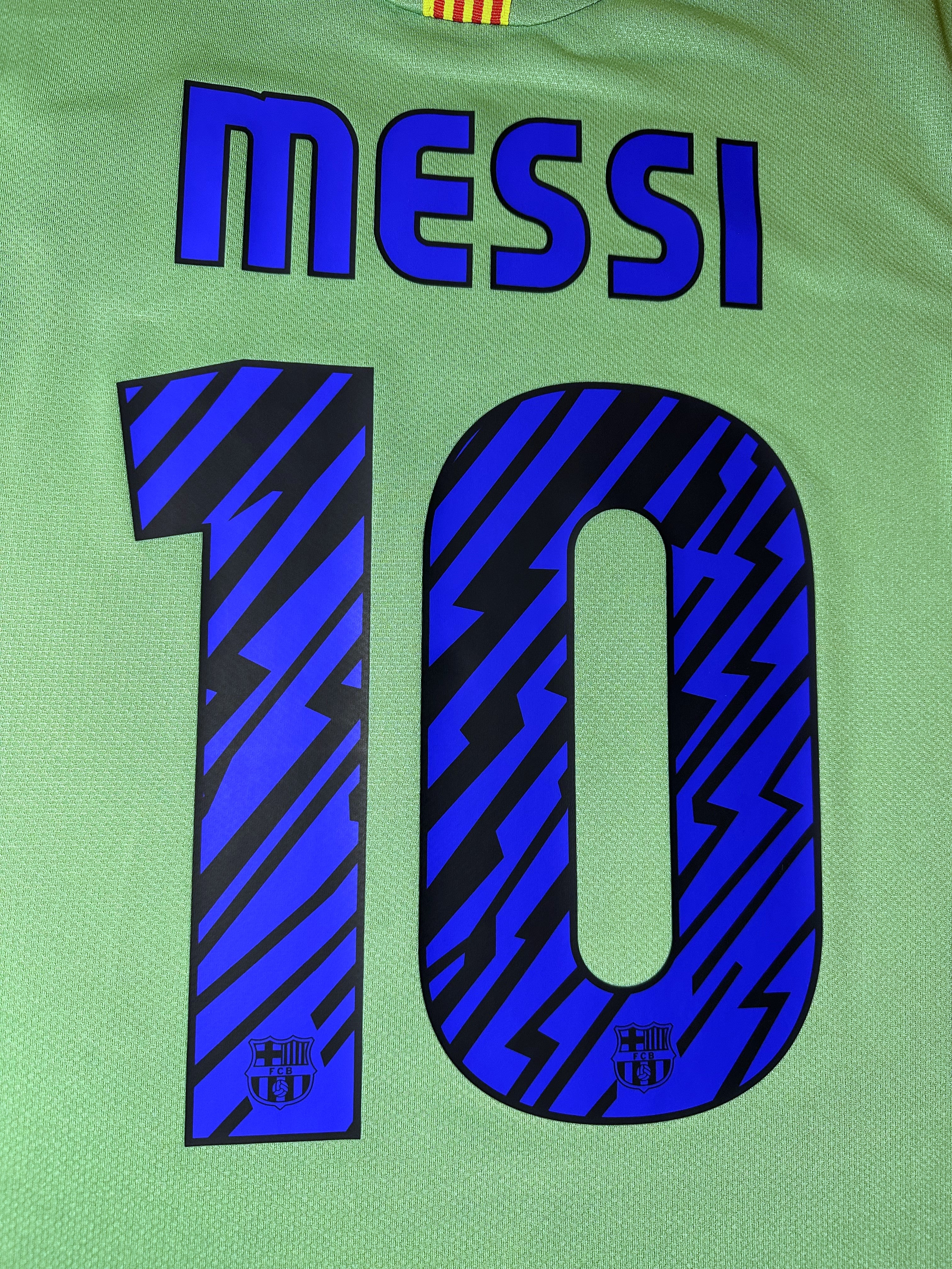 Barcelona 2010/11 Away shirt