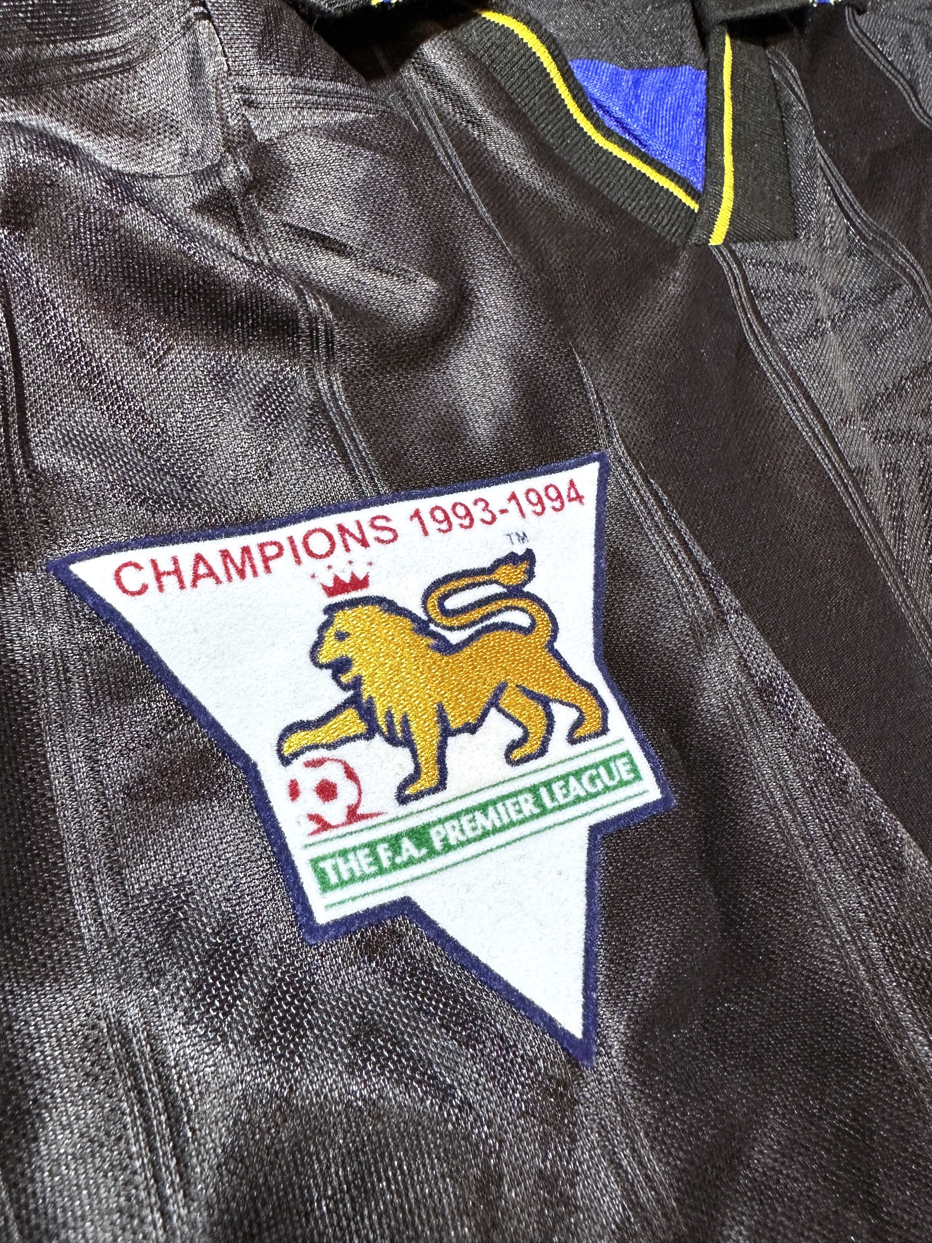 Premier League Patch on manchester united shirt.