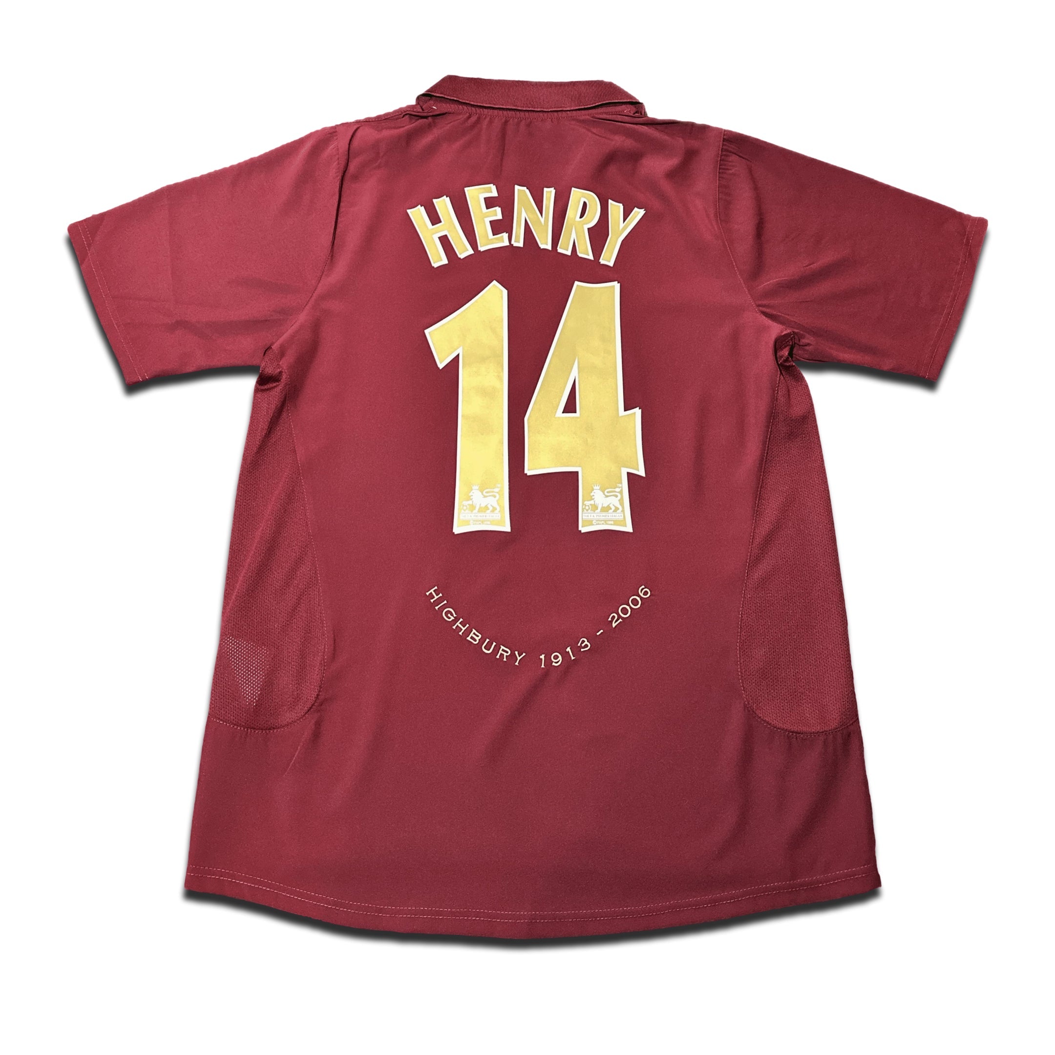 Henry 14 lettering on the back of this iconic retro football shirt.
