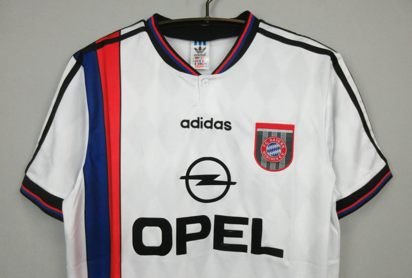 Bayern Munich 1995/96 Away Shirt