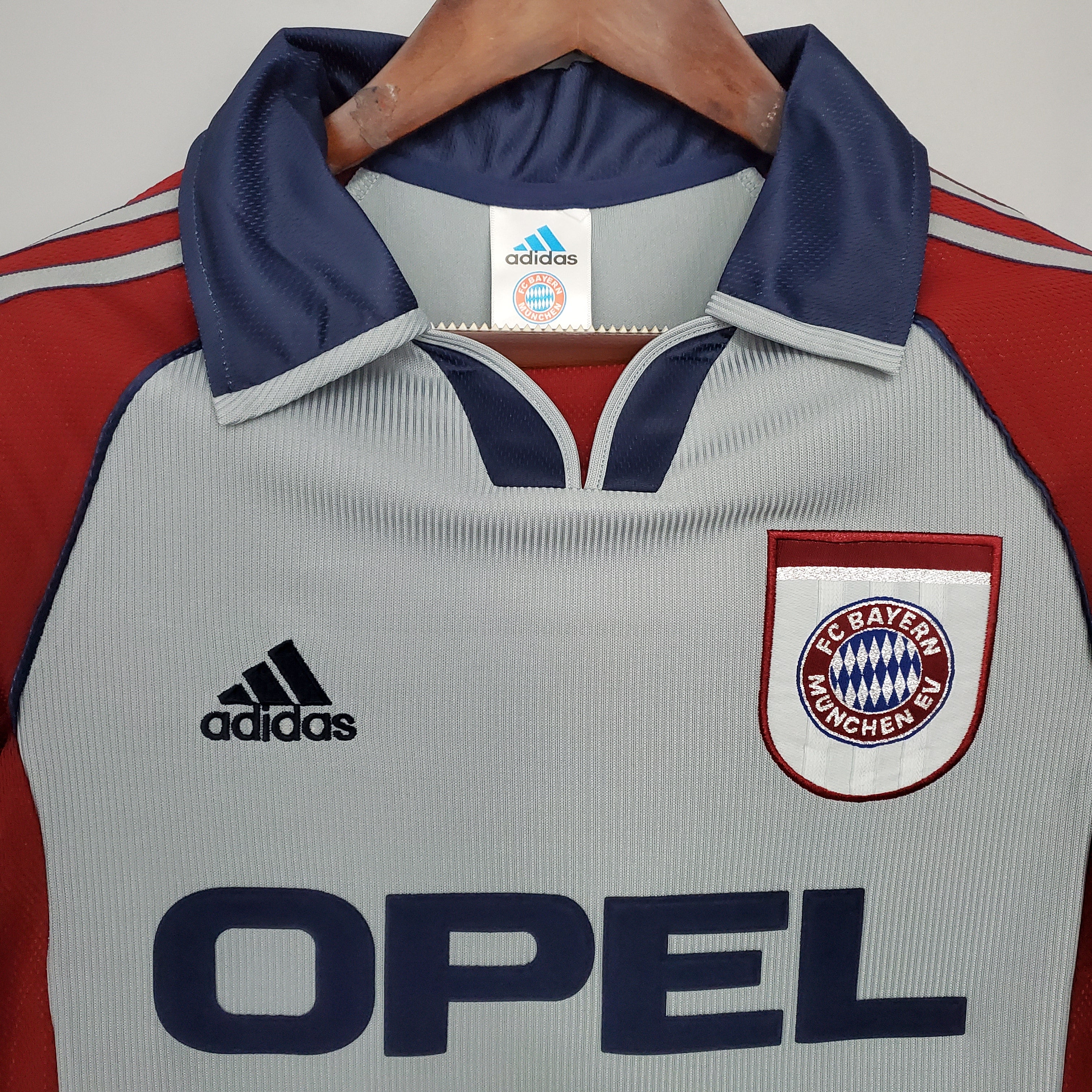 Bayern Munich 1998/99 Away Shirt