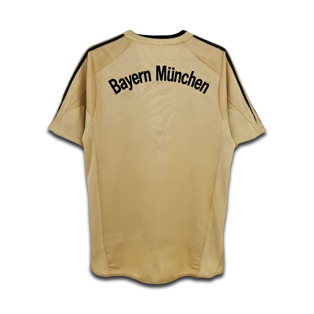 Bayern Munich 2004/05 away shirt