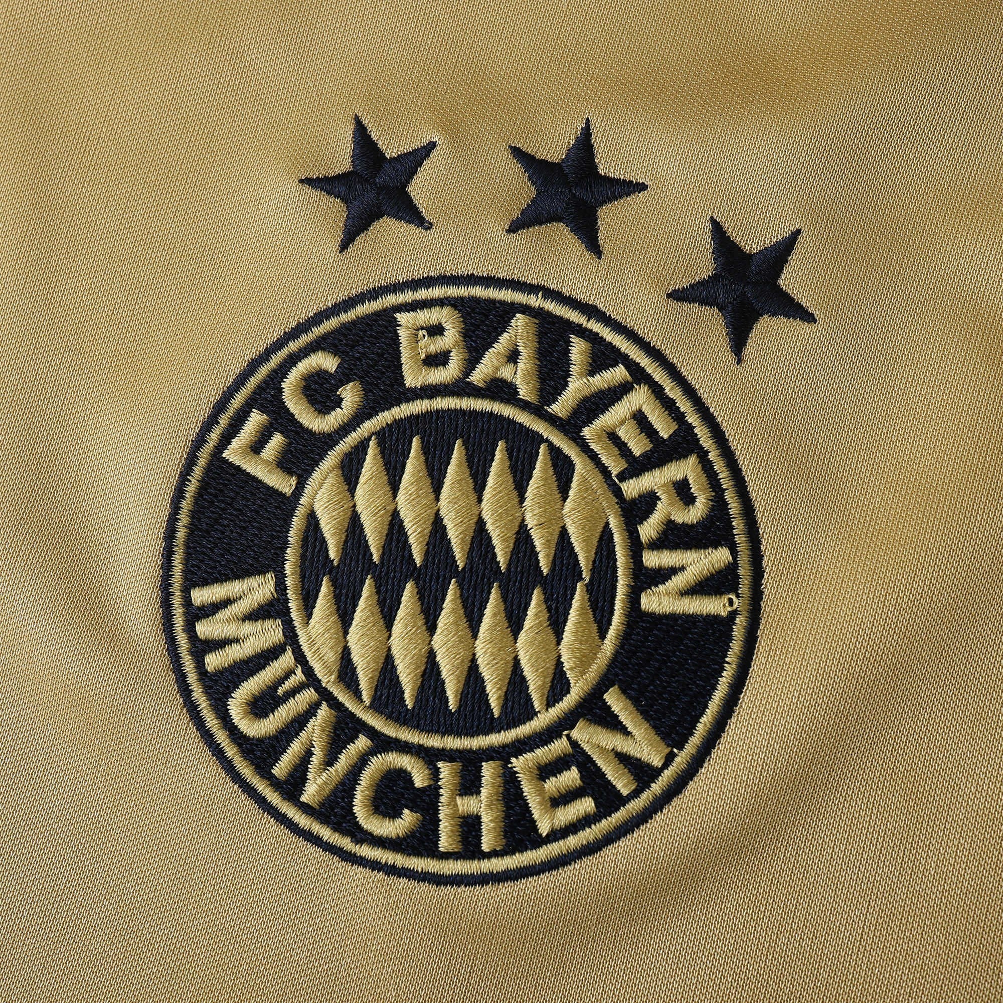 Bayern Munich 2004/05 Away Shirt