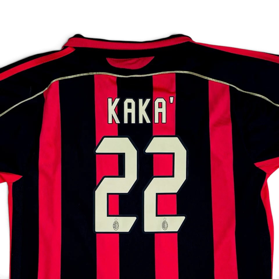 Elite Retro Kits kids AC Milan 2006/07 home jersey featuring Kaka 22 print on red and black striped fabric