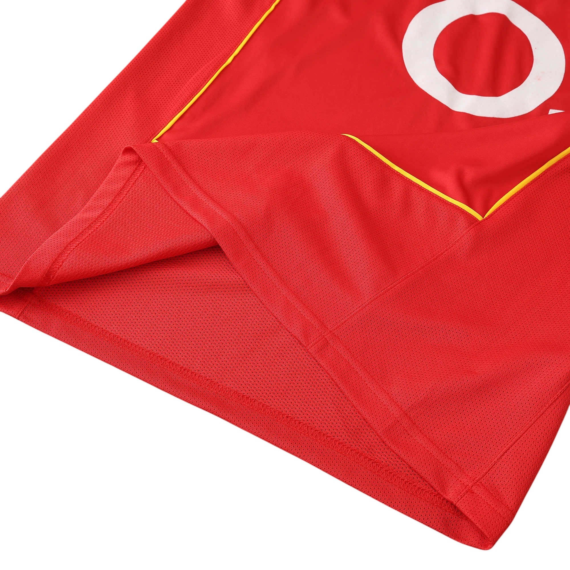 Elite Retro Kits Arsenal 2004/05 home shirt featuring red mesh fabric with yellow trim and O2 sponsor logo detail.