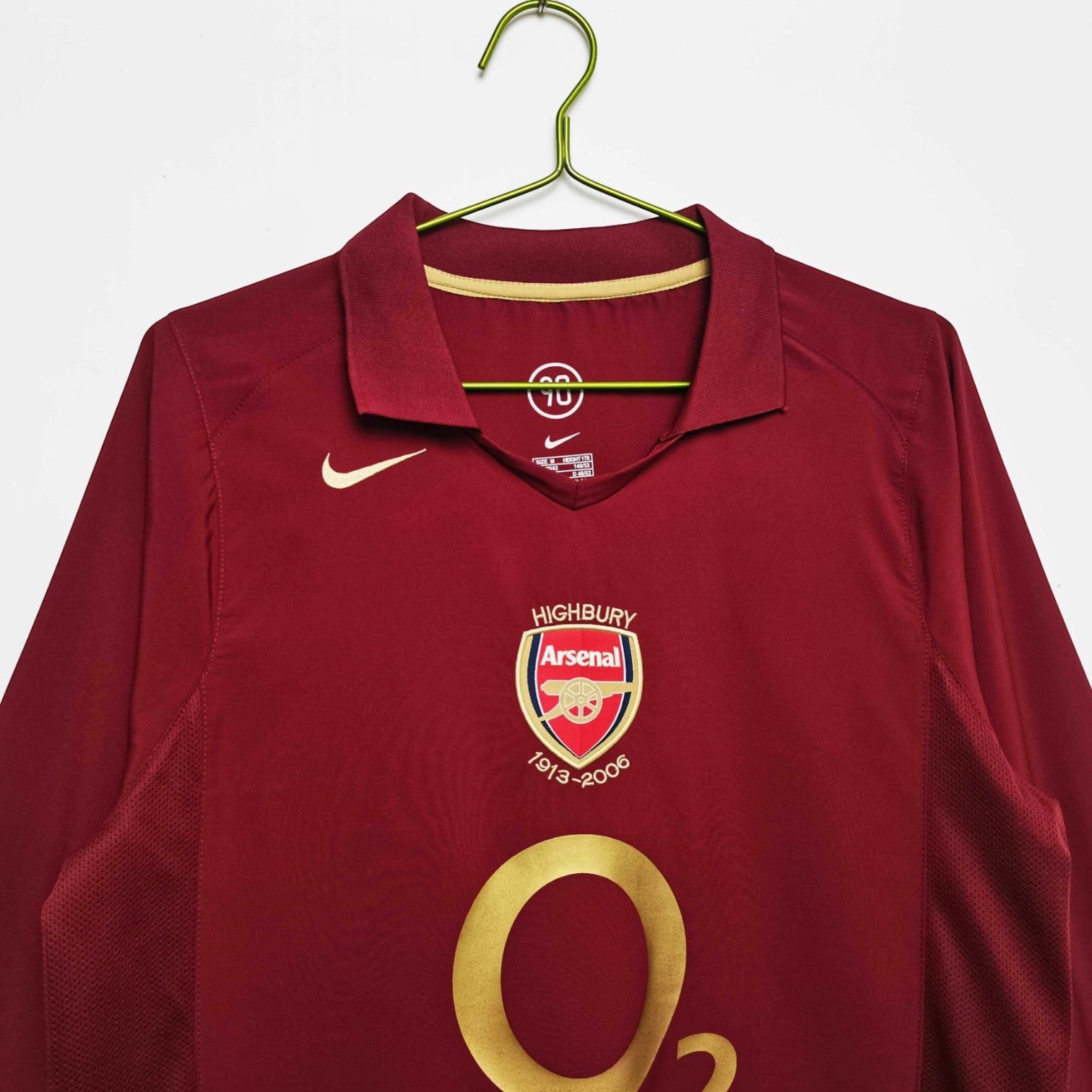 Elite Retro Kits Arsenal 2005/06 long sleeve home shirt in redcurrant with gold accents and Highbury commemorative crest.