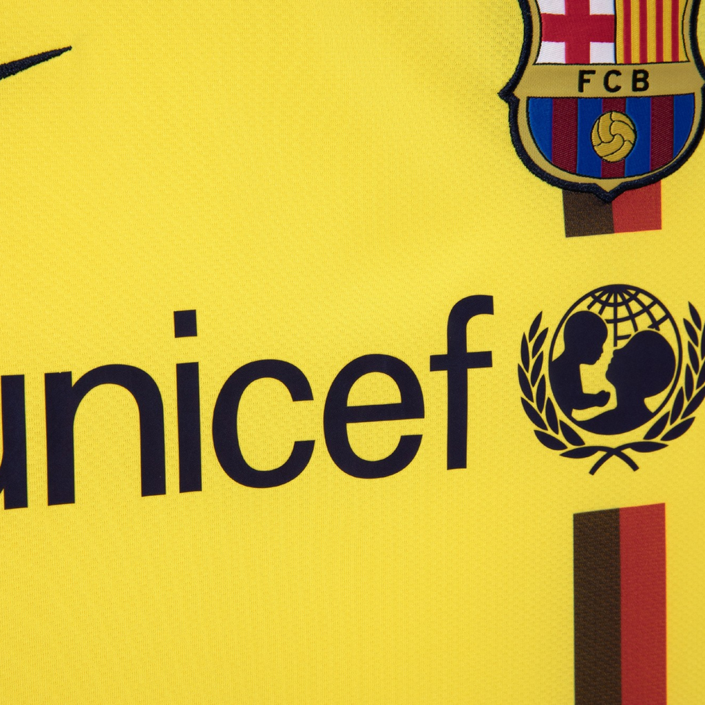 Elite Retro Kits Barcelona 2008/09 away shirt featuring yellow fabric, UNICEF logo, Nike swoosh, and FCB crest.