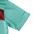Elite Retro Kits turquoise Barcelona 2010/11 away shirt sleeve detail with mes que un club text