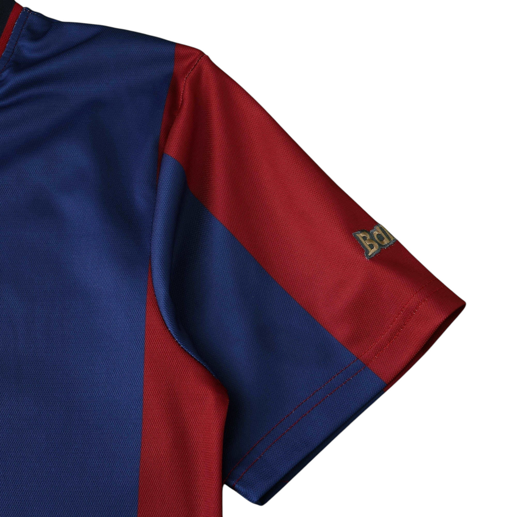 Elite Retro Kits Barcelona 1998-00 away football shirt sleeve detail featuring blue and maroon side panel design