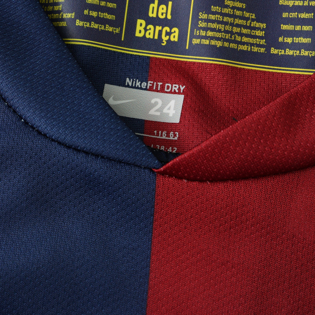 Elite Retro Kits Barcelona 2008/09 kids home kit collar detail showing blue and maroon fabric and NikeFit Dry label