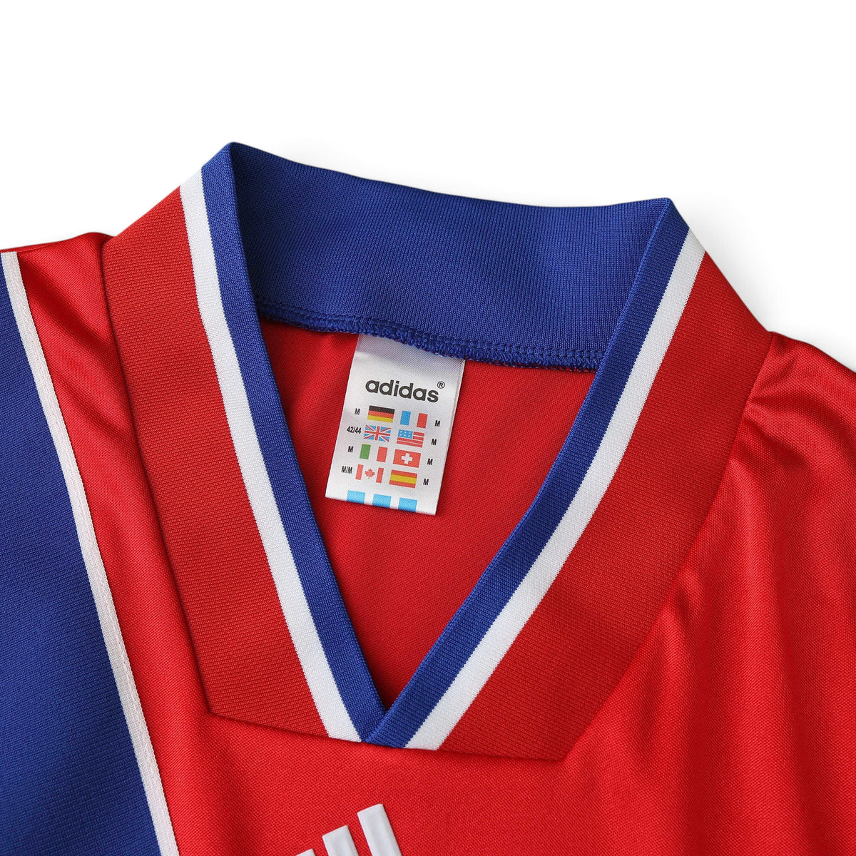 Elite Retro Kits Bayern Munich 1993/94 home shirt featuring a red fabric, blue collar, and Adidas size tag detail.