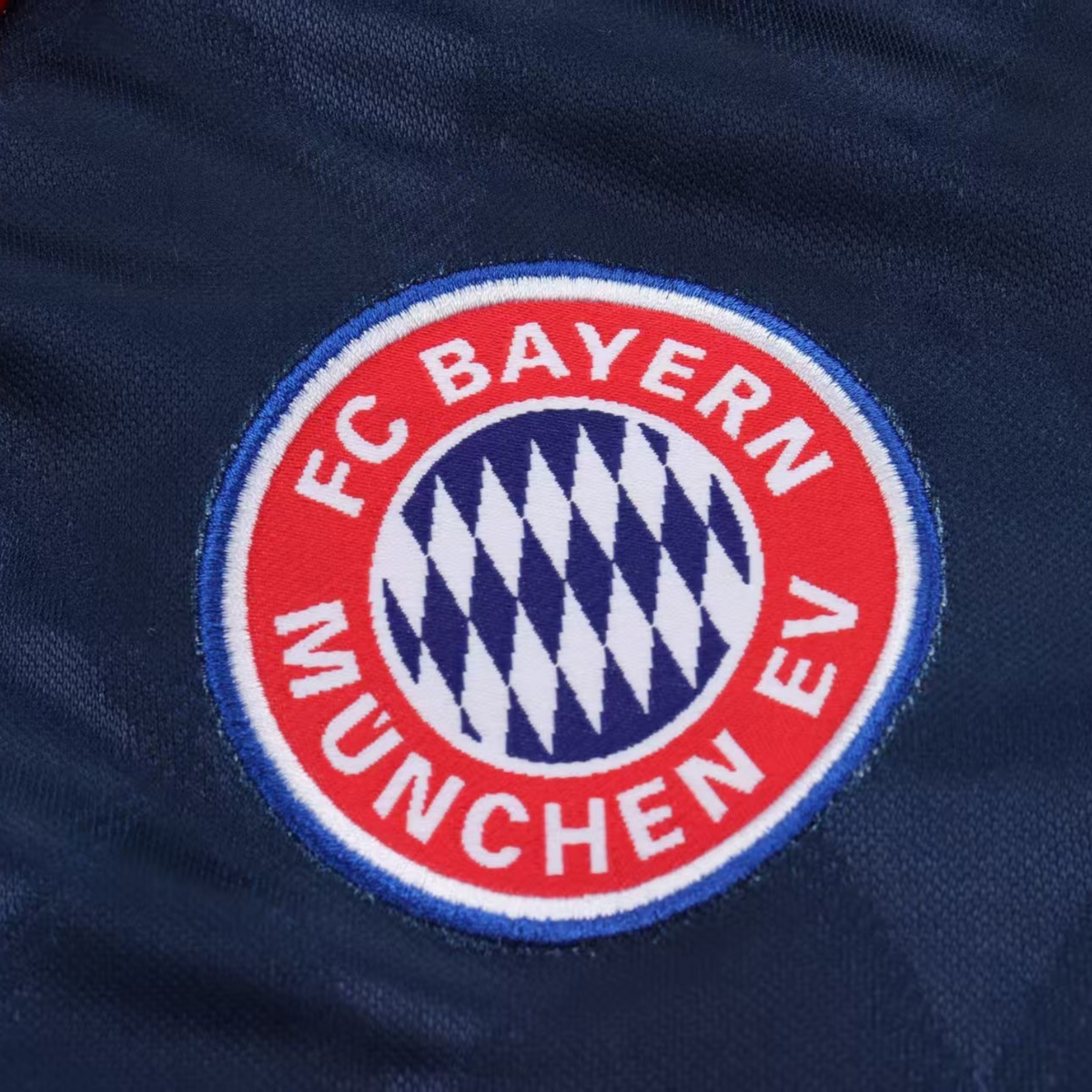 Elite Retro Kits Bayern Munich 1997/99 kids football kit featuring the embroidered club crest on navy fabric