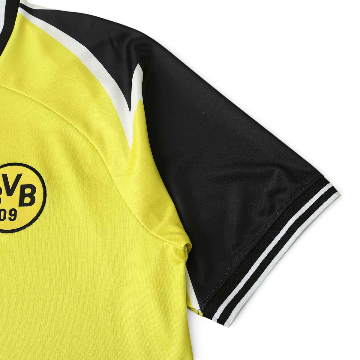 Elite Retro Kits Borussia Dortmund 1995/96 home shirt in iconic yellow and black with BVB crest detail
