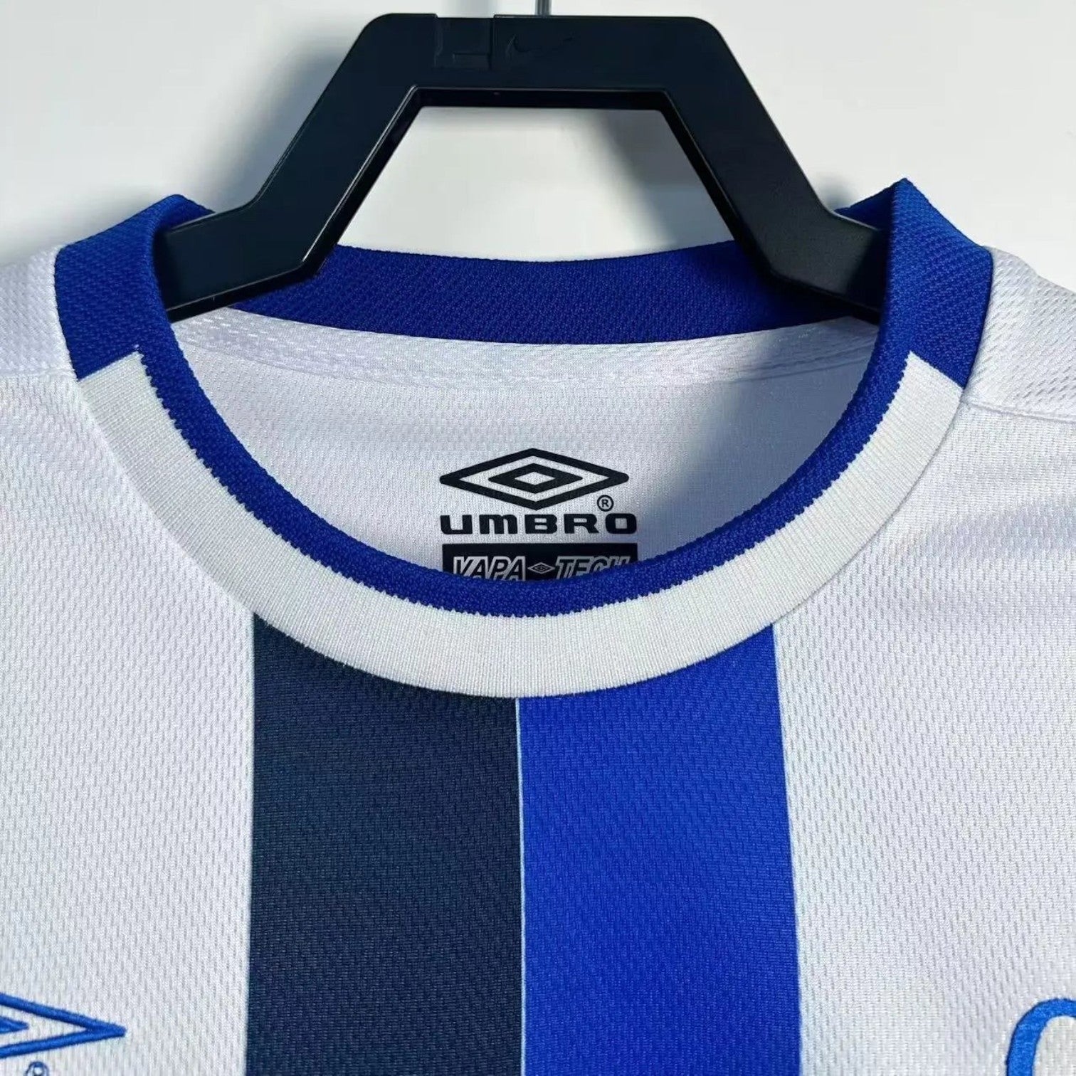 Elite Retro Kits Chelsea 2003/05 long sleeve away football shirt in white with blue and navy vertical stripes
