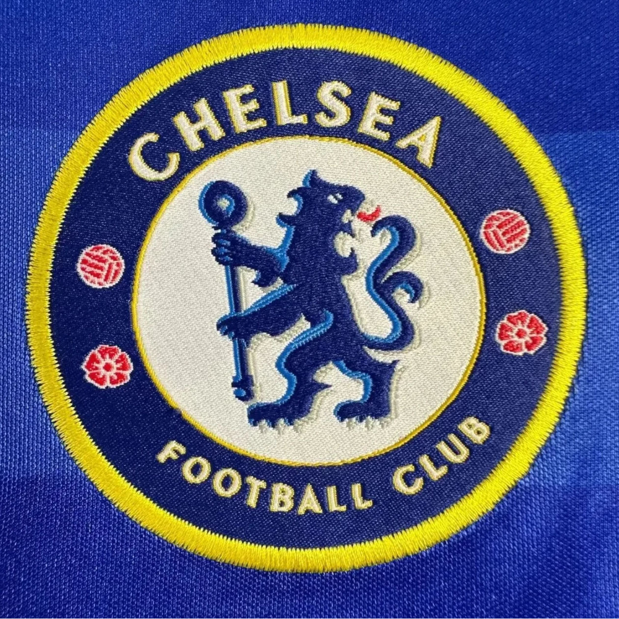 Elite Retro Kits Chelsea 2011/12 home shirt featuring the embroidered blue and yellow club crest on royal blue fabric.