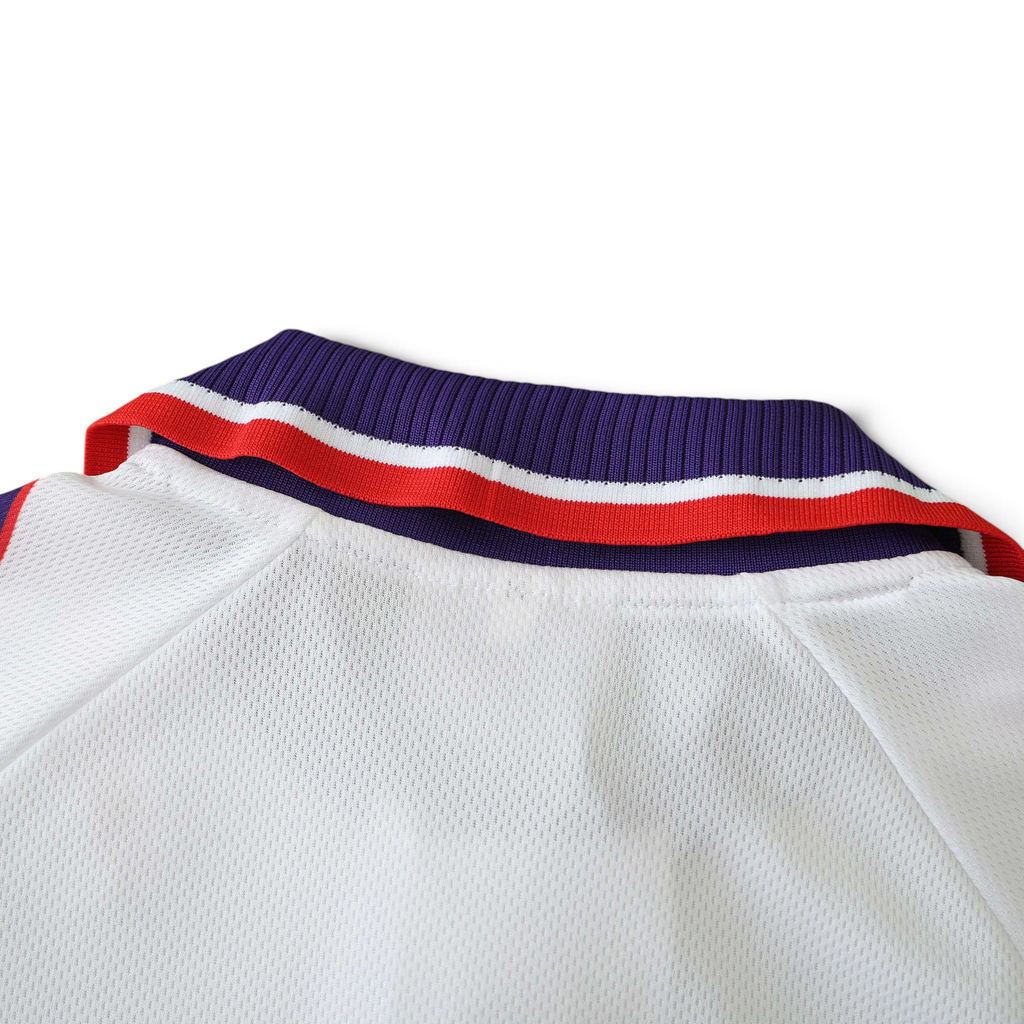 Elite Retro Kits Fiorentina 1995/96 away shirt collar featuring white mesh fabric with purple, white, and red trim.