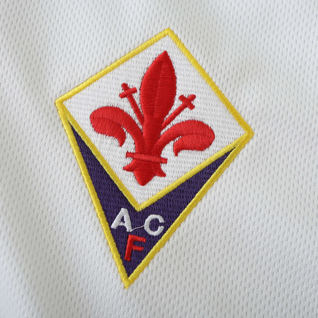 Elite Retro Kits Fiorentina 1995/96 away shirt featuring the embroidered red giglio crest on a white textured fabric