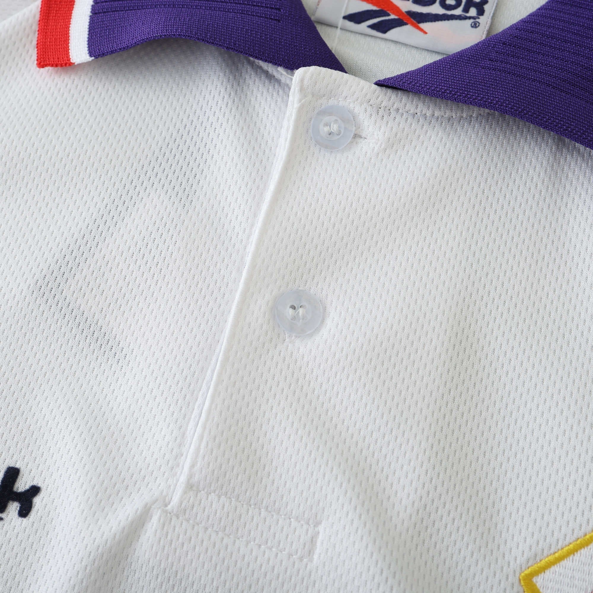 Elite Retro Kits Fiorentina 1995/96 away jersey featuring a white textured fabric, purple collar, and button placket.