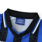 Elite Retro Kits Inter Milan 1997/98 kids home jersey collar detail with Umbro logo and black and blue stripes