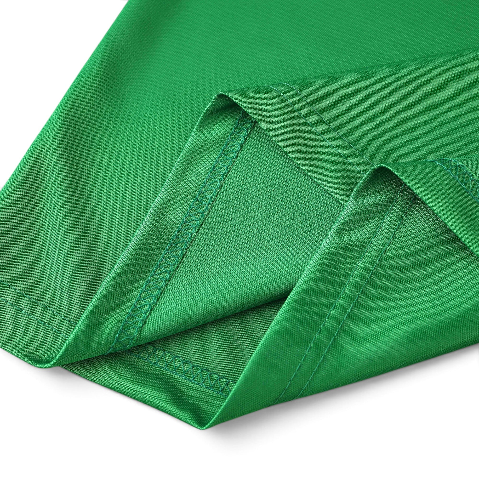 Close-up of the green fabric and hem stitching on an Elite Retro Kits Ireland 1988/90 home football shirt.