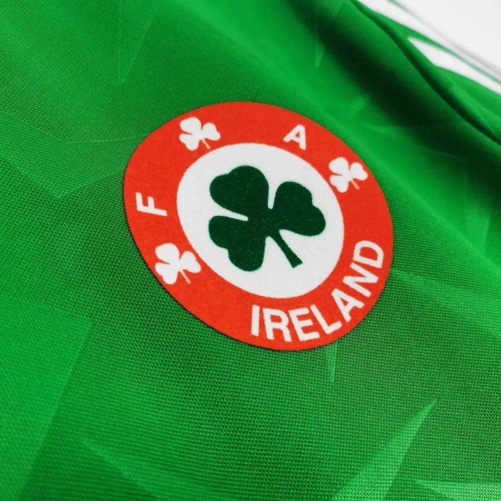 Elite Retro Kits Ireland 1990-92 home football shirt featuring the iconic green fabric and FAI shamrock crest