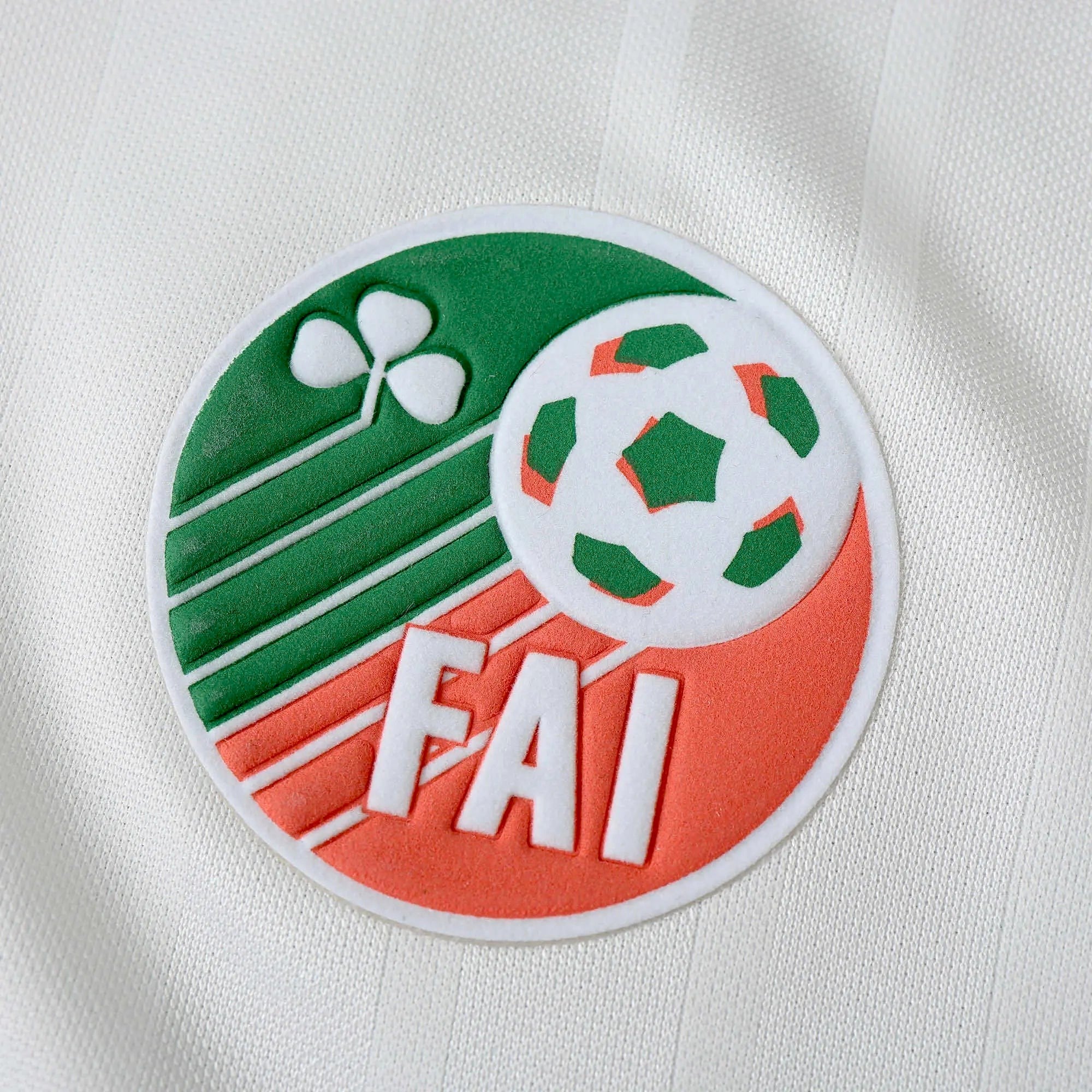 Elite Retro Kits Ireland 1992-94 away football shirt featuring the embroidered FAI crest on white fabric