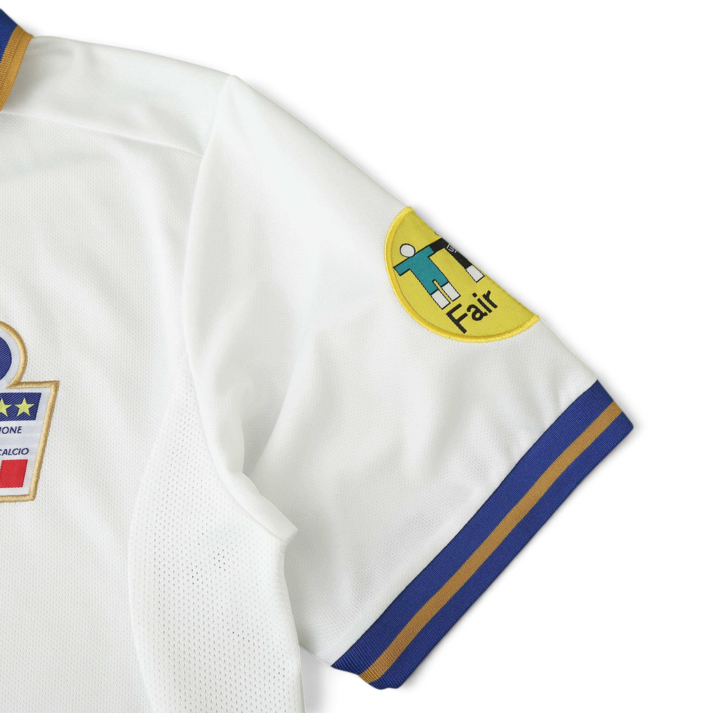 Elite Retro Kits Italy 1996 away shirt sleeve detail featuring the Fair Play patch and blue and gold trim