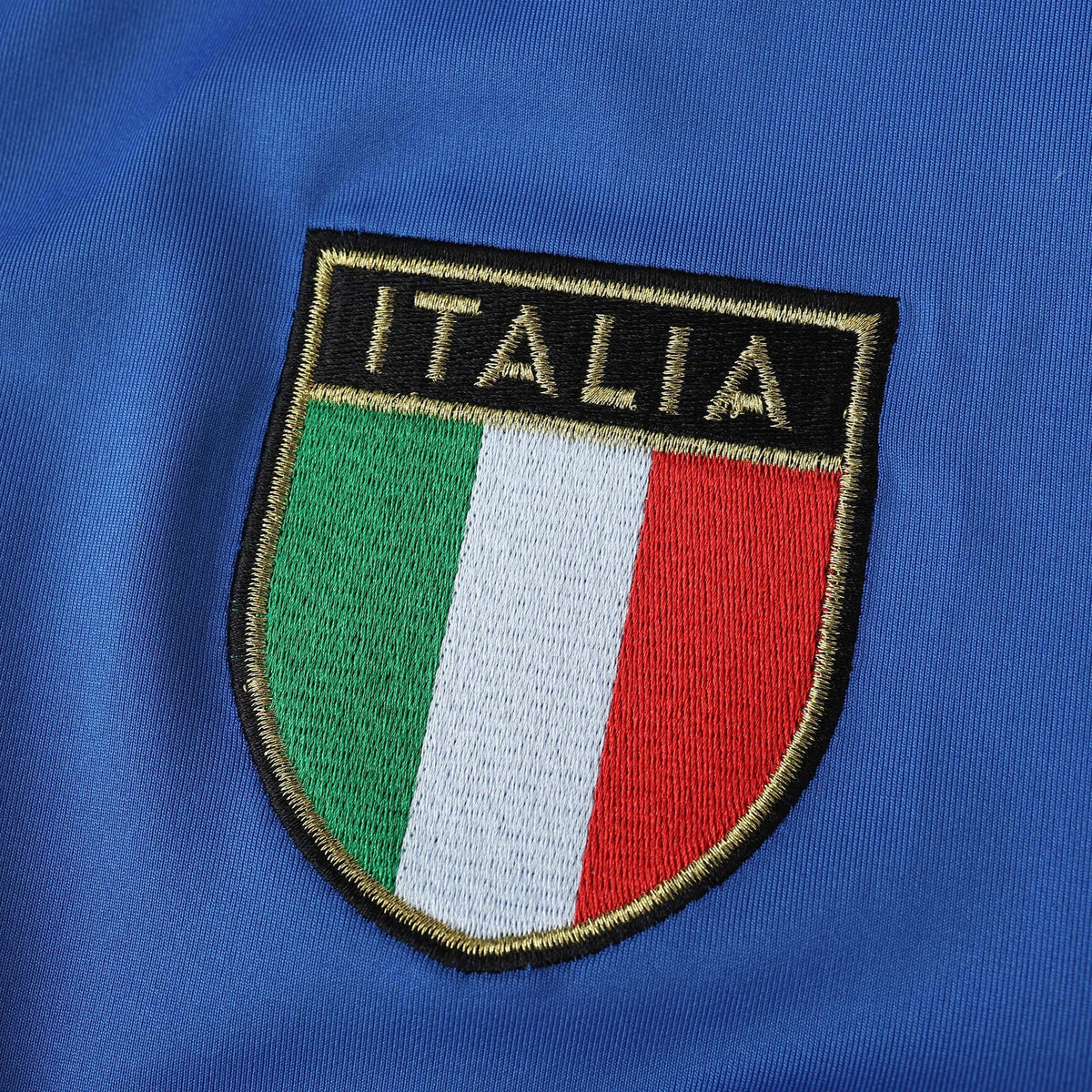 Elite Retro Kits Italy 2000 home shirt featuring the embroidered Italia crest on deep azzurro blue fabric