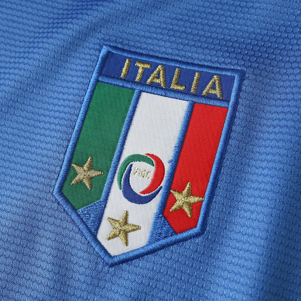Elite Retro Kits Italy 2006 home shirt featuring the embroidered FIGC crest with four gold stars on blue fabric