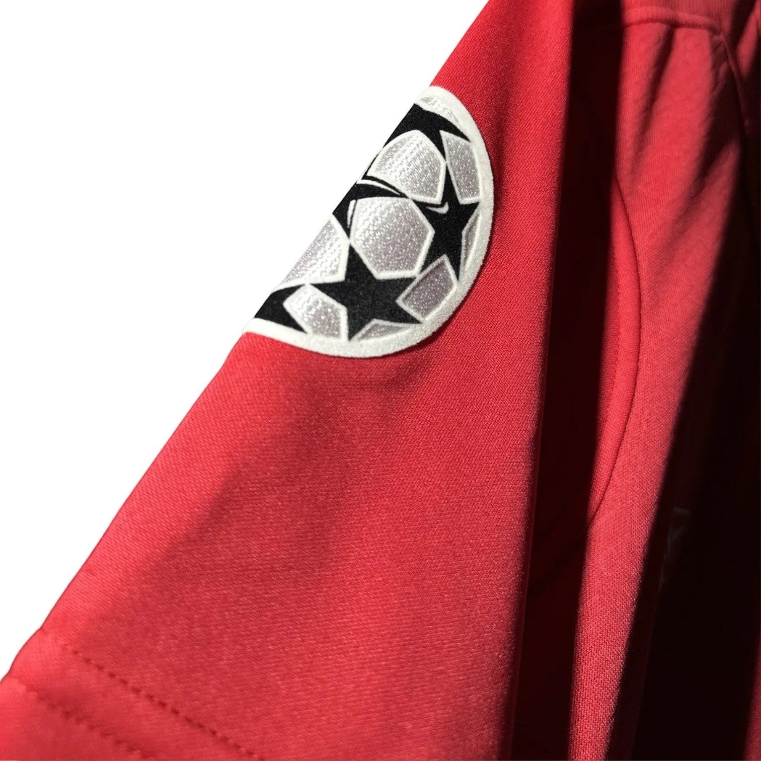 Elite Retro Kits Liverpool 2004/05 UCL Final red football shirt sleeve with Champions League starball patch