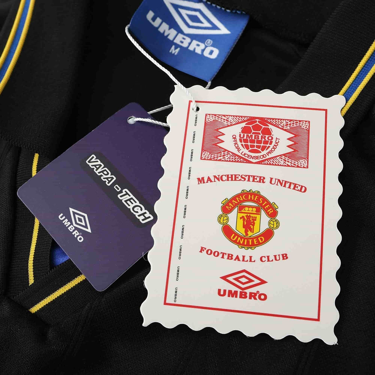Elite Retro Kits Manchester United 1993-1995 away shirt with Umbro branding and official product tags