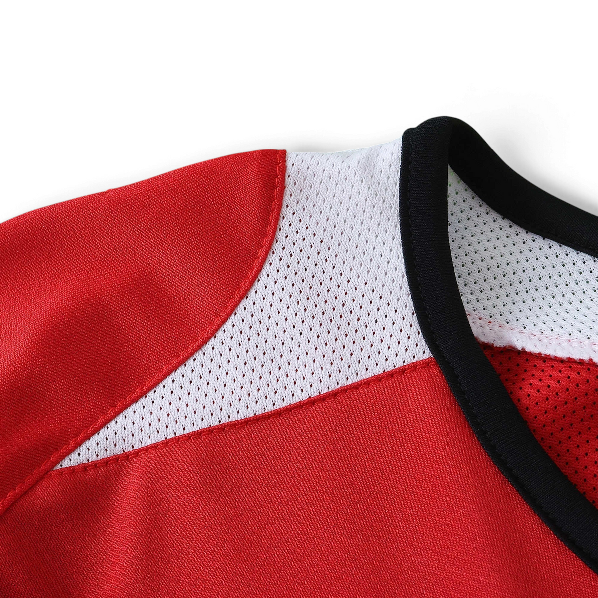 Elite Retro Kits kids Manchester United 2005/06 home jersey featuring red and white mesh panels and black collar trim.