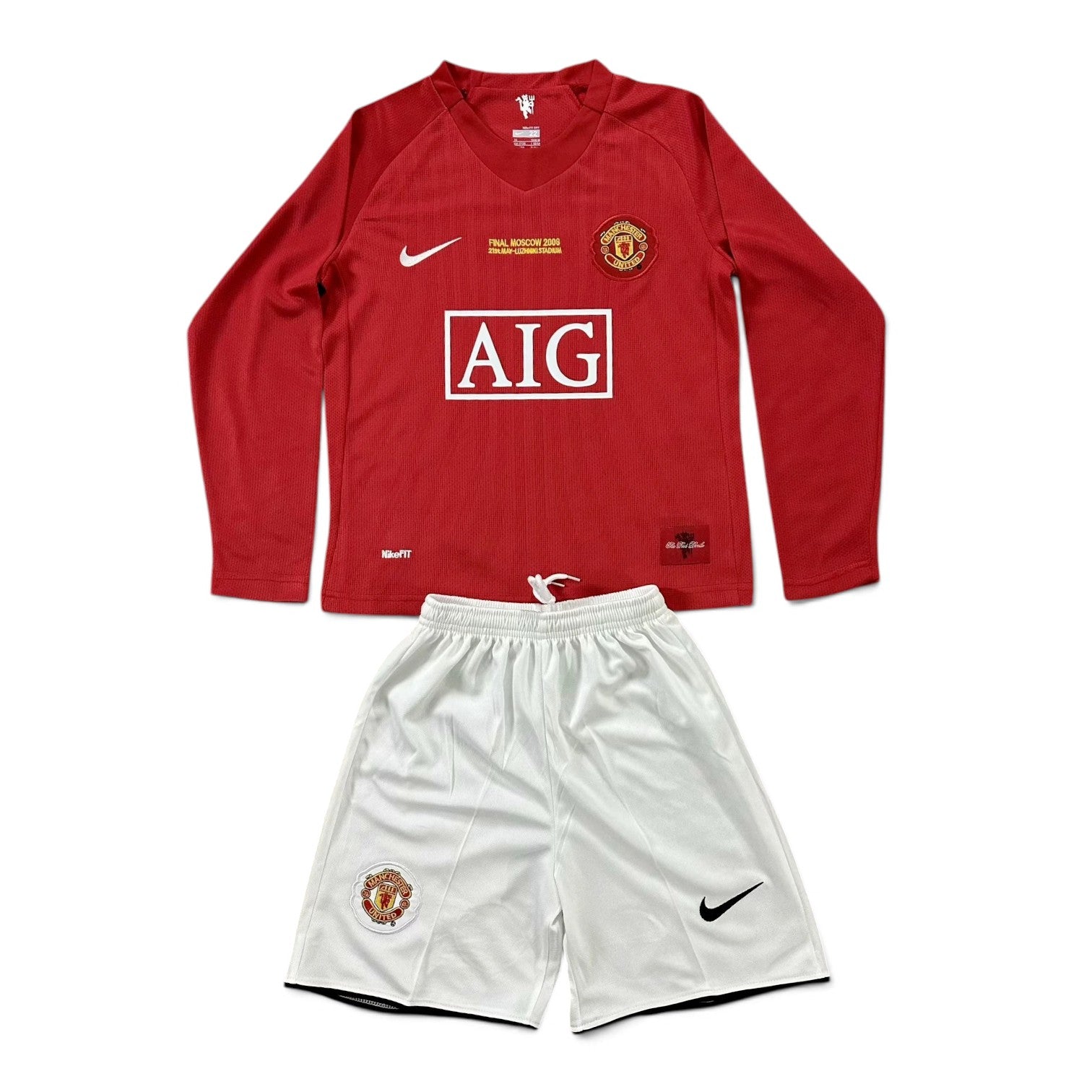 Elite Retro Kits Manchester United 2007/08 kids home kit featuring a red long-sleeve jersey and white shorts.