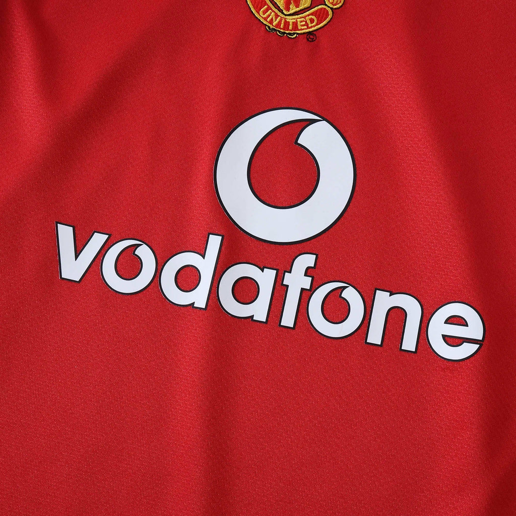 Elite Retro Kits Manchester United 2005/06 kids home shirt featuring the iconic red fabric and Vodafone sponsor logo
