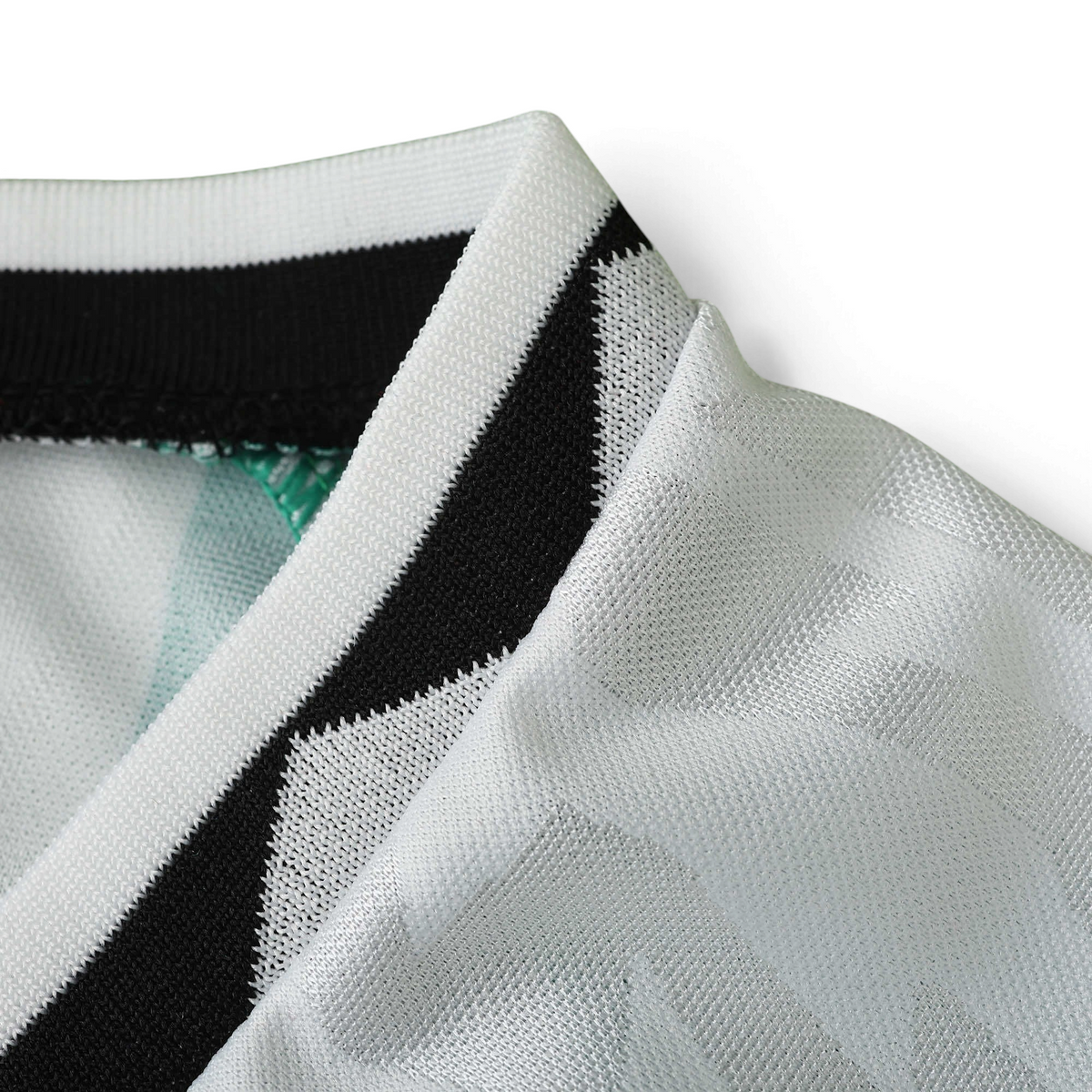Elite Retro Kits Nigeria 1996 home football shirt collar detail featuring white fabric and black trim