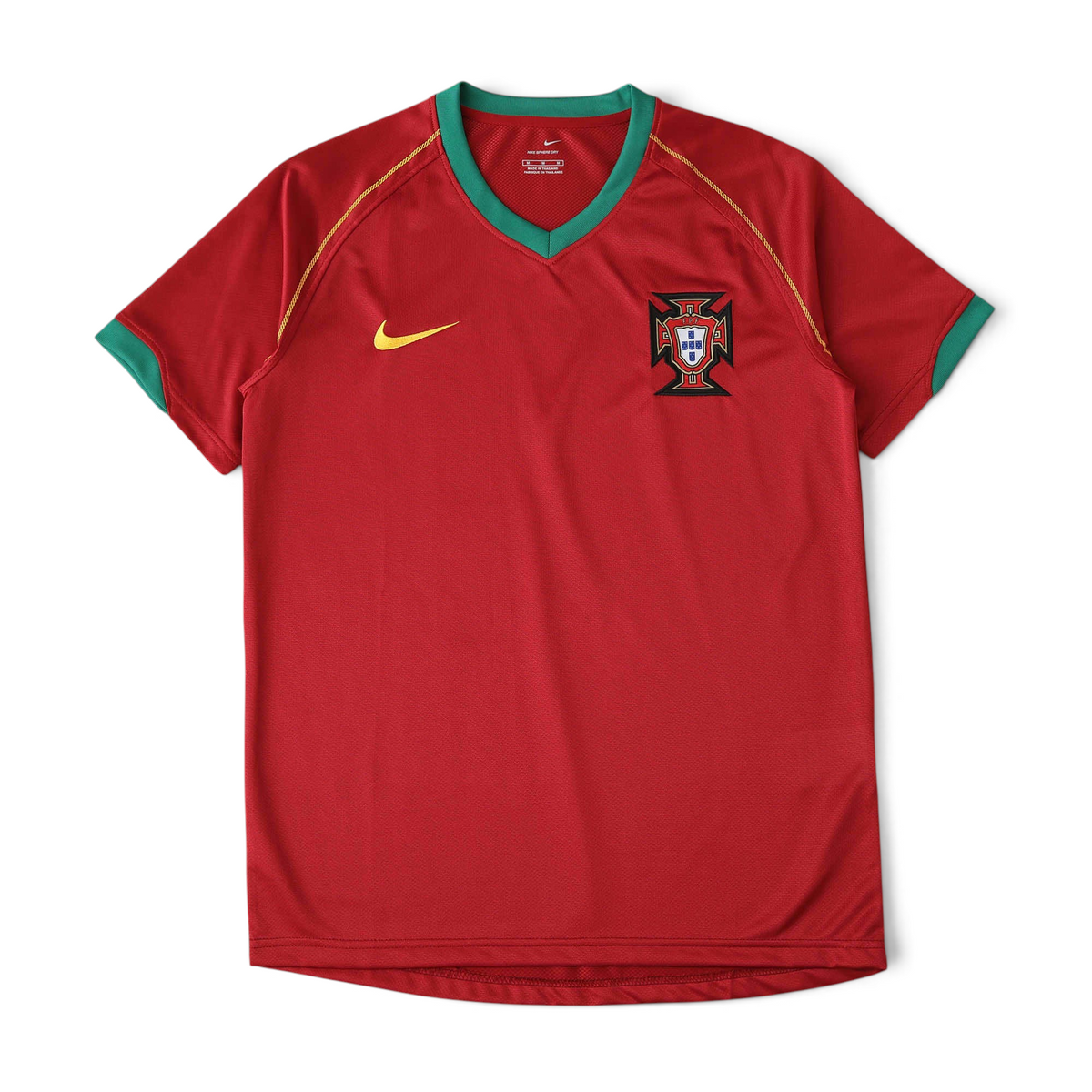 Elite Retro Kits Portugal 2006 home football shirt in red with green trim, gold Nike swoosh, and FPF crest.