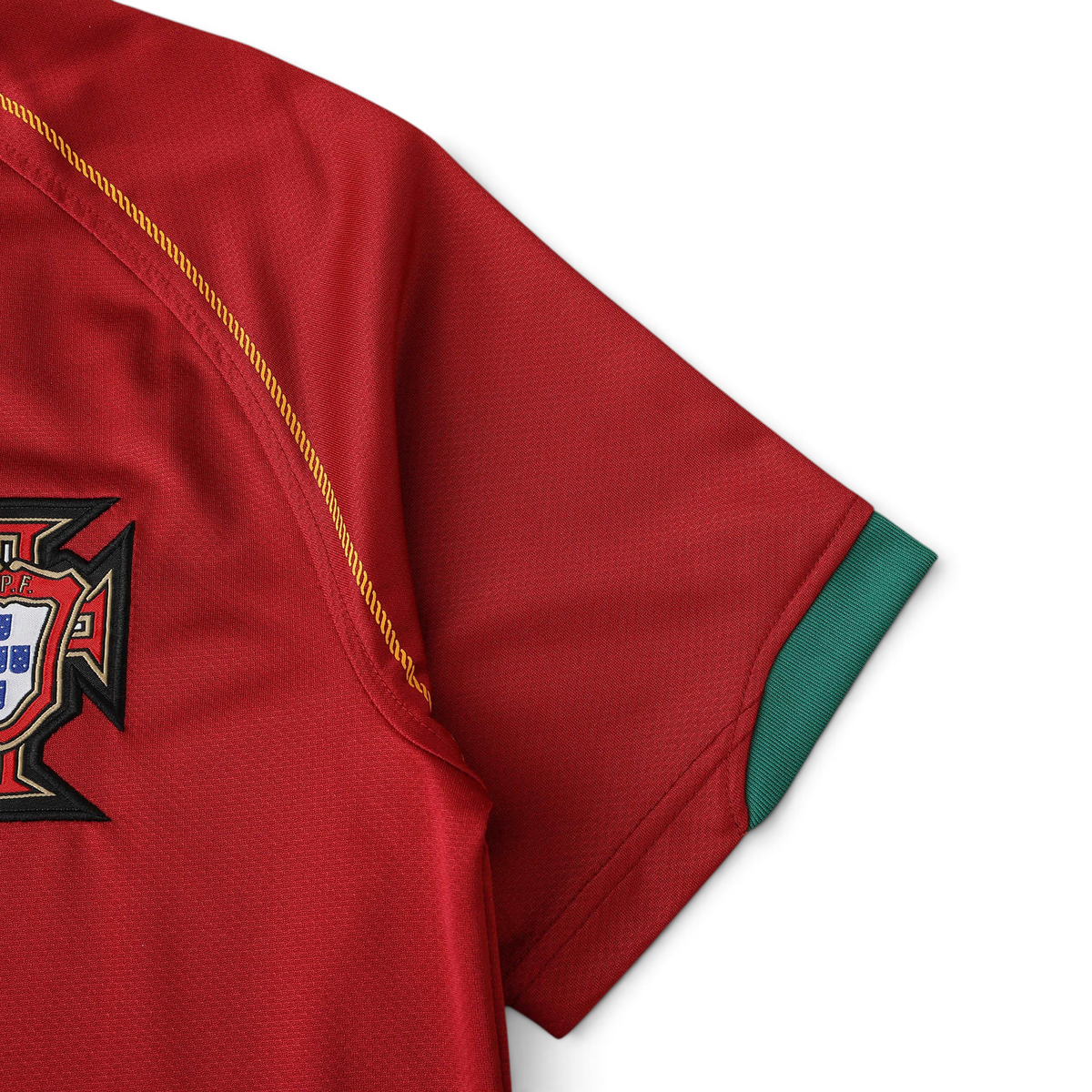 Elite Retro Kits Portugal 2006 home football shirt in red with green sleeve trim and FPF crest detail.