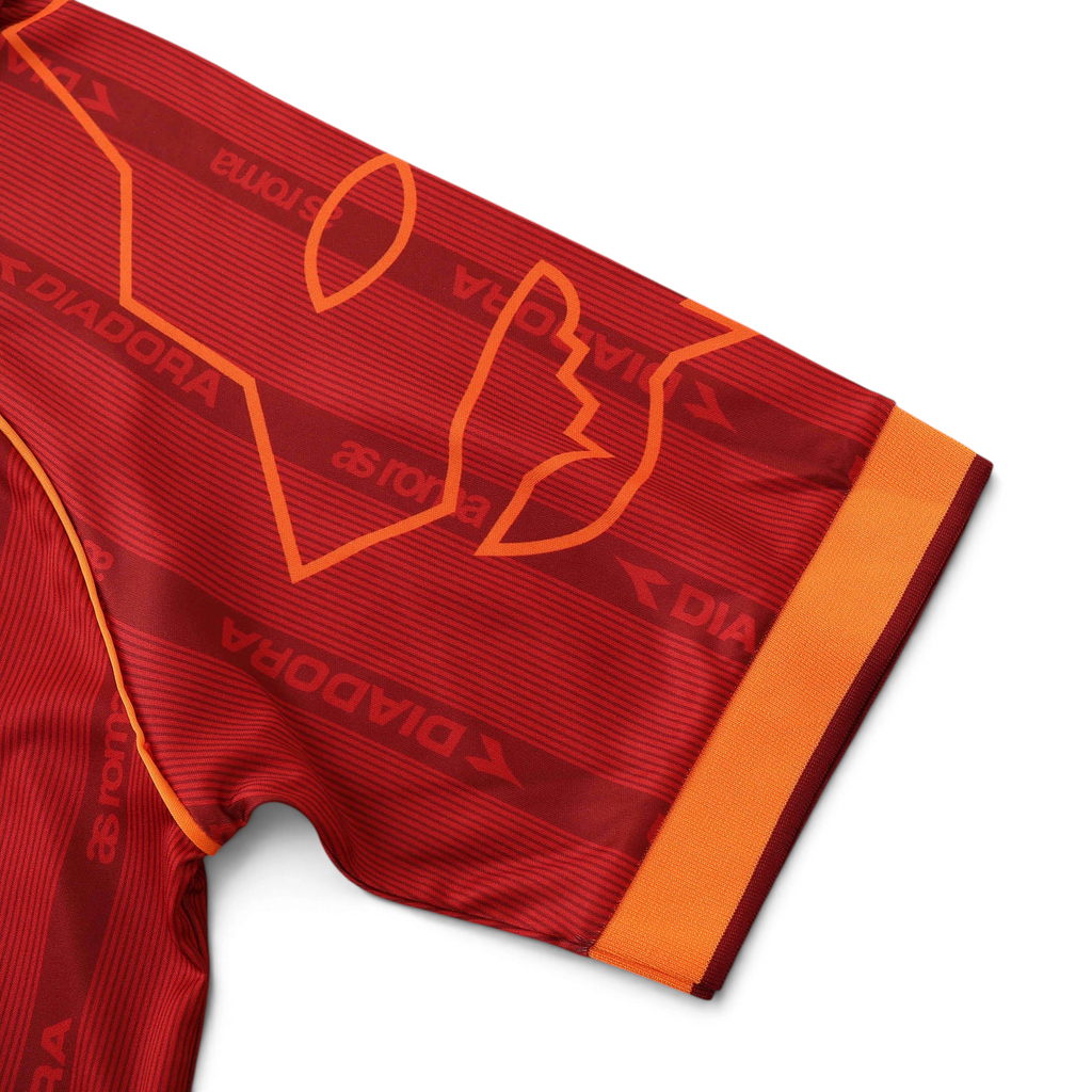 Elite Retro Kits Roma 1999/00 home shirt sleeve detail featuring deep red fabric, orange trim, and Diadora branding.
