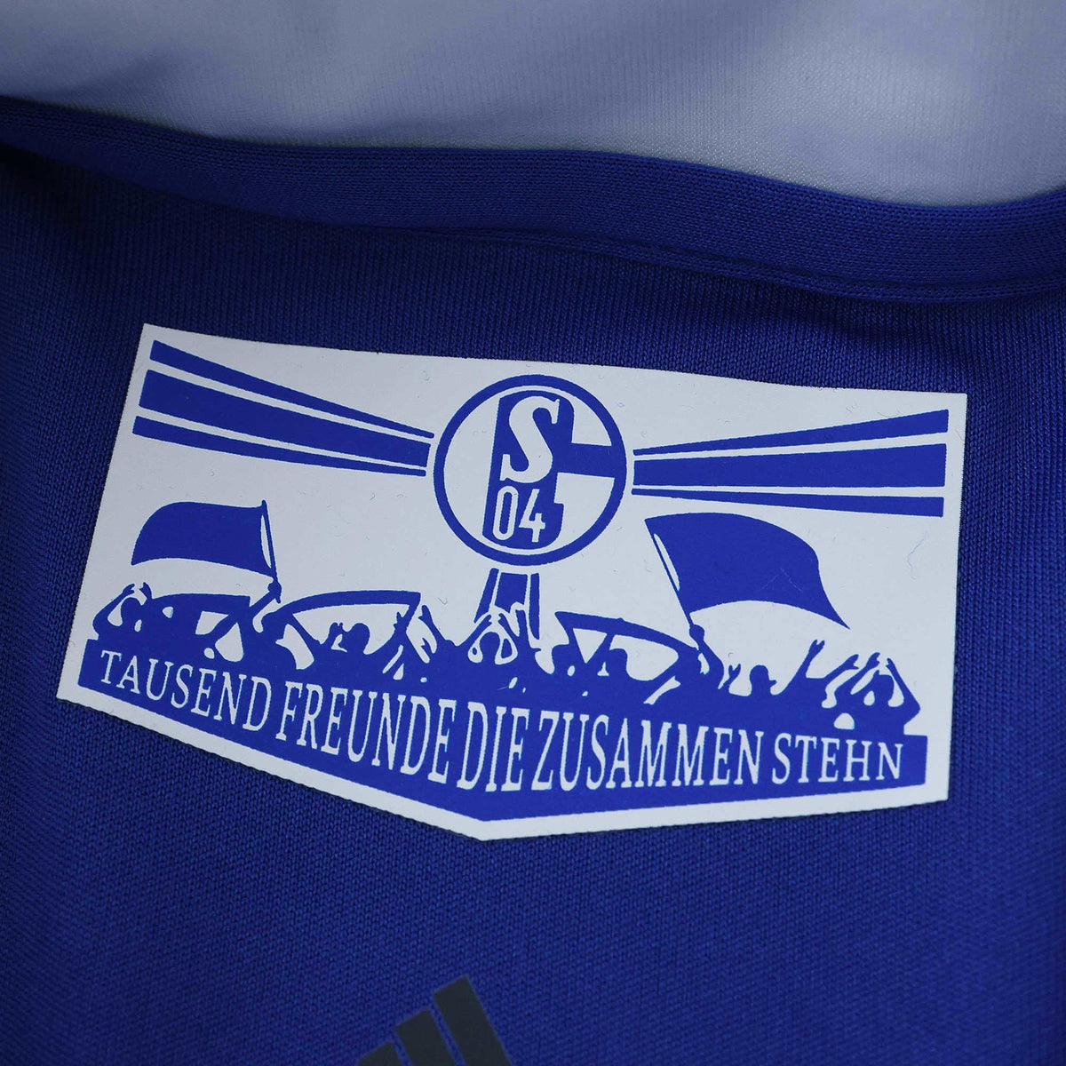 Elite Retro Kits FC Schalke 04 2010/11 home shirt inner neck detail with club crest and Tausend Freunde slogan