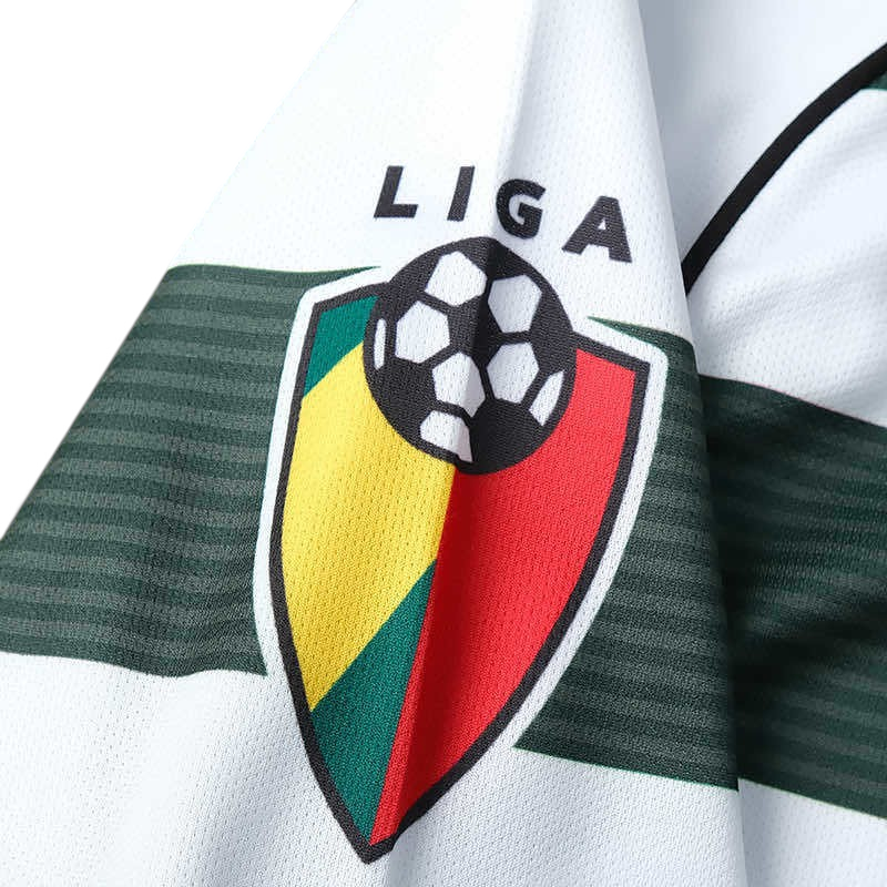Elite Retro Kits Sporting Lisbon 2003 home shirt sleeve detail featuring the Liga Portugal patch and green stripes.
